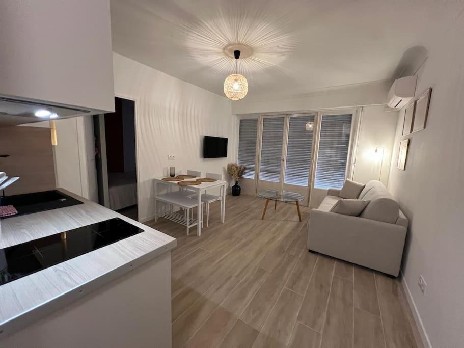 Magnifique T2 Proche Mer Et Ville Refait A Neuf Avec Terrasse ม็องตง ภายนอก รูปภาพ