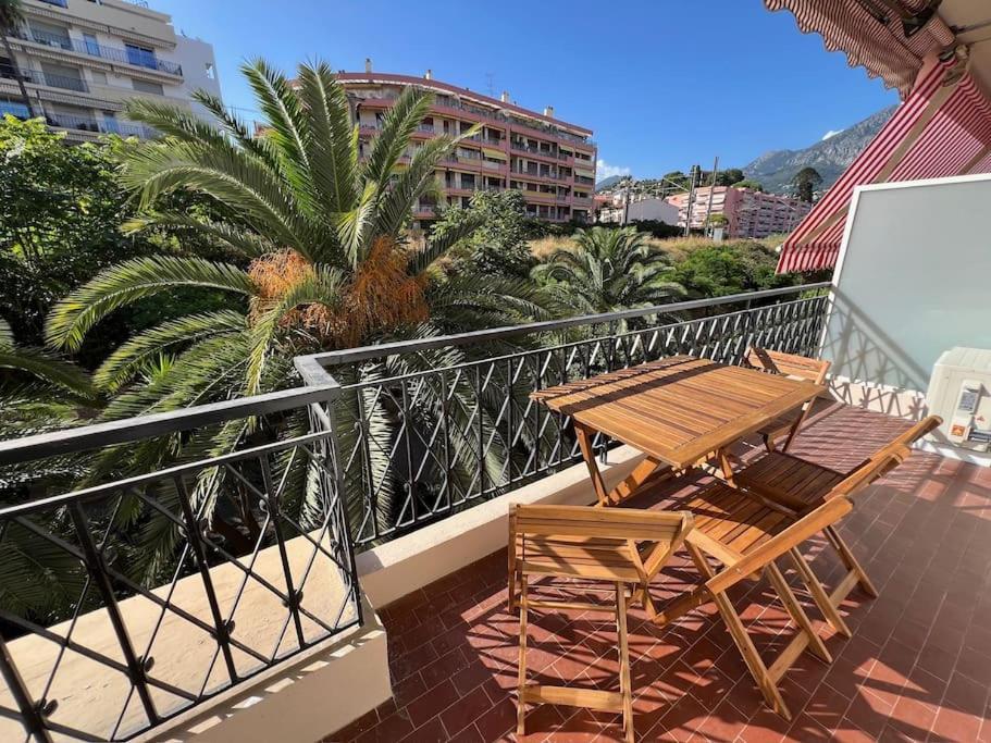 Magnifique T2 Proche Mer Et Ville Refait A Neuf Avec Terrasse ม็องตง ภายนอก รูปภาพ